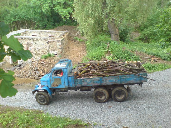 ale tentokrát nás nechytli, kluci s placatejma čepicema